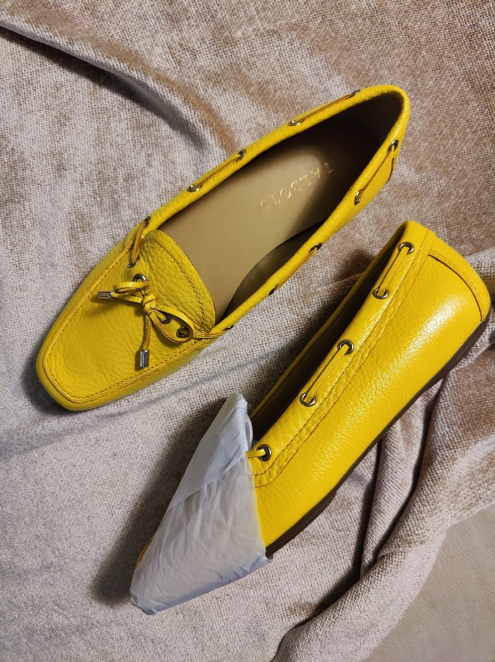New 🆕 Talbot's Becca Tie Soft Pebble Flats In Yellow Leather, Size 7